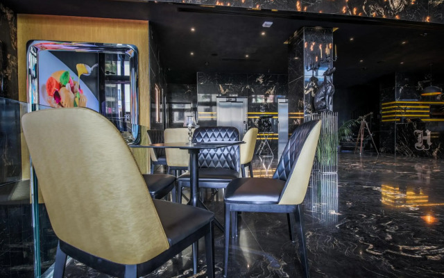 H Hotel