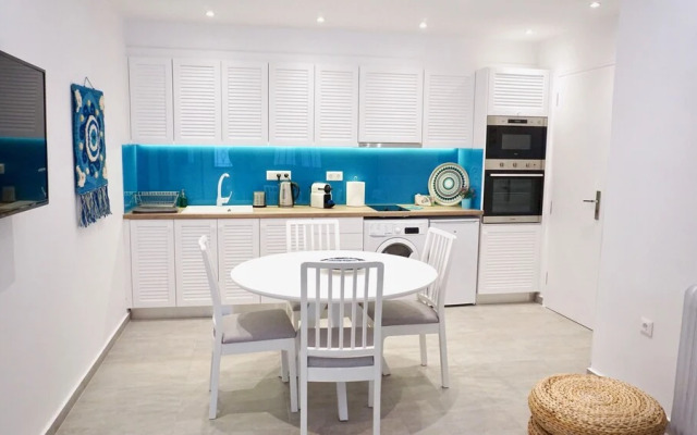 Cycladic Style Apt in Athens