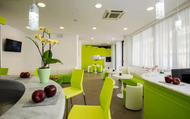 Hotel Scarlet