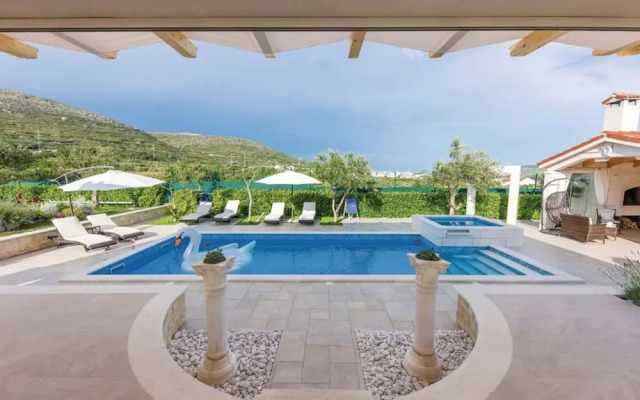 Luxury Villa Malo