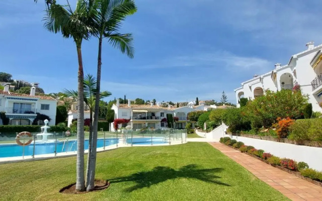Refurbished 2-Bed Apartment in El Paraiso Alto