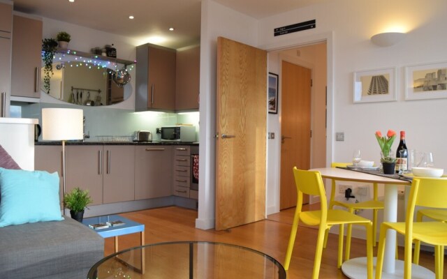 City Views 1 Bedroom Apartment in Shadwell