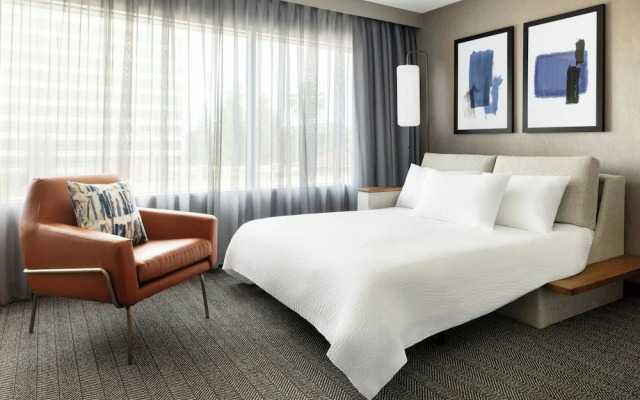 Holiday Inn Hotel Woodland Hills (Warner Ctr)