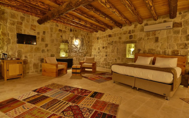 Acropolis Cave Suite