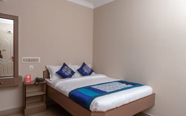 OYO 15477 New Royal Inn