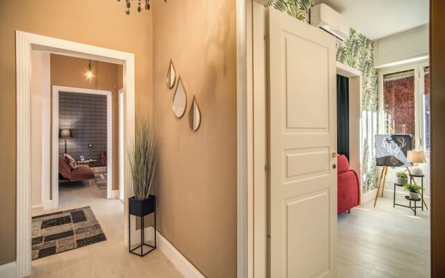 White Mirror  Apartment