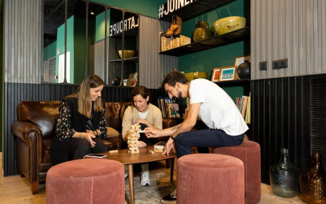 LATROUPE Grand Place Hostel