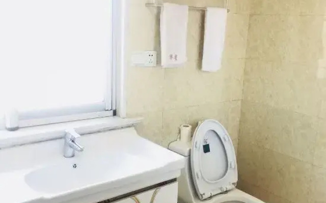 Huaxing Business Hotel