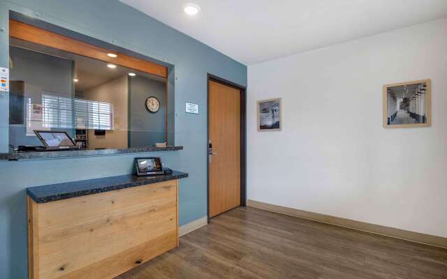 Extended Stay America Select Suites - Wichita - South