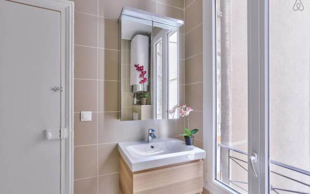Family Apartment in Buttes Chaumont