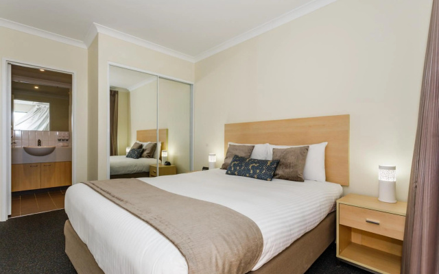 Perth Ascot Central Apartment Hotel – Guest Rooms – Perth