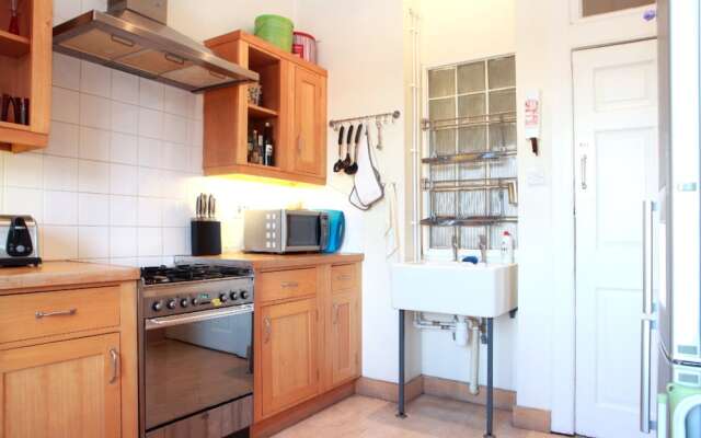 3 Bedroom Flat In Edinburgh City Centre