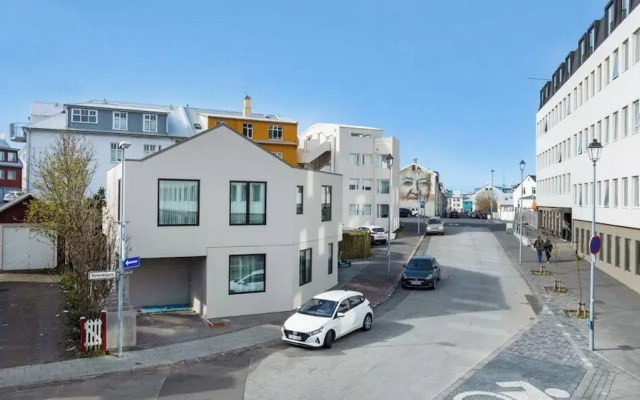 Reykjavik Luxury Hotel Apartment KARTULI