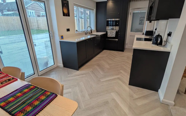 3 Bed-sleeps 5-garden-parking-pets