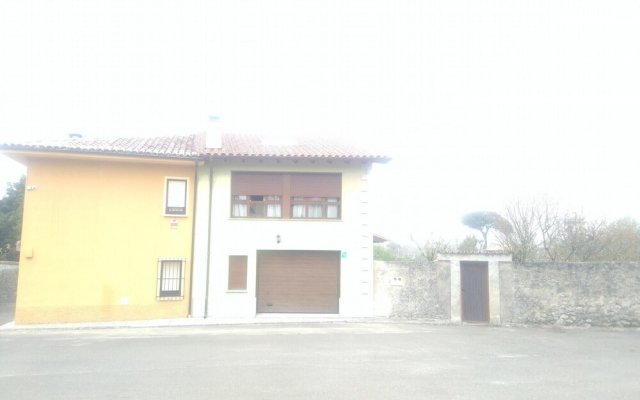 House with 2 Bedrooms in Póo, with Wonderful Mountain View And Enclosed Garden - 1 Km From the Beach