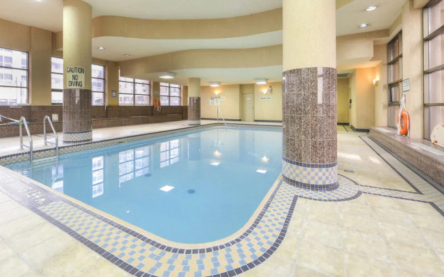 Atlas Suites - Bay & College