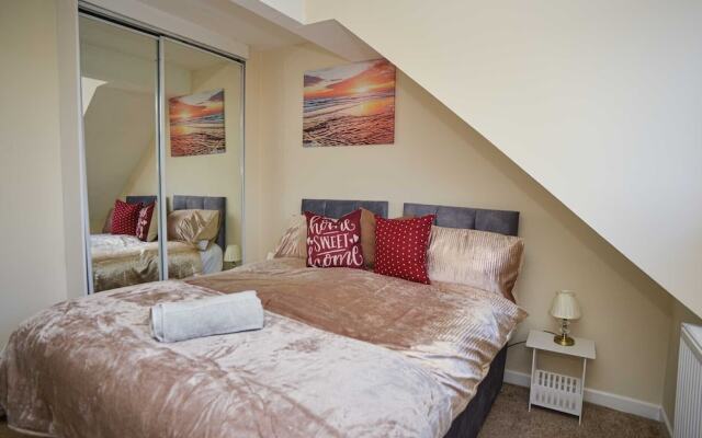 London's Calling U! A Lovely 2 Bedhome Sleeps 1-5!