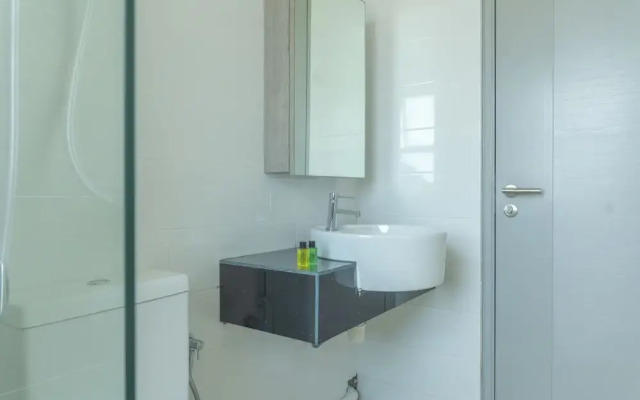 OYO Home 43995 Premium 3br 1tebrau