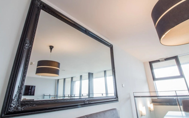 Stunning 3 BR Penthouse Apartment, River View