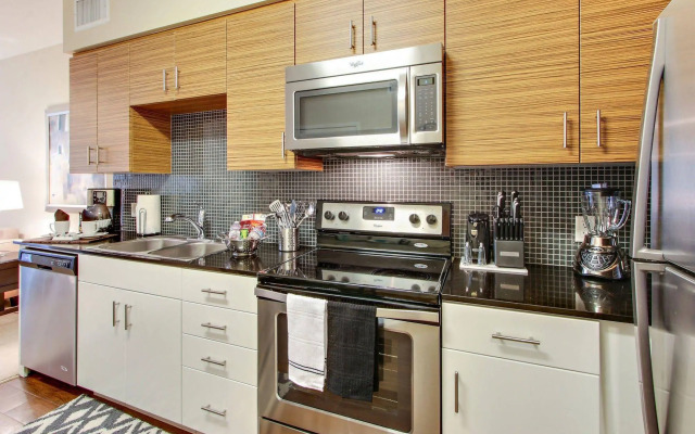 Global Luxury Suites in Sunnyvale