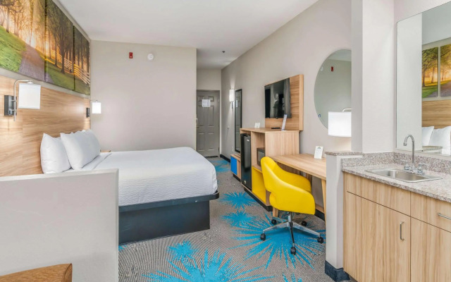 Days Inn & Suites by Wyndham Prattville-Montgomery