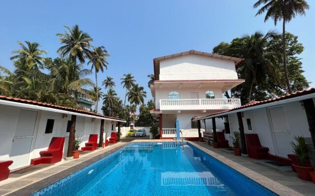 Pool Side Cottages in La Paulo's B2B in Morjim
