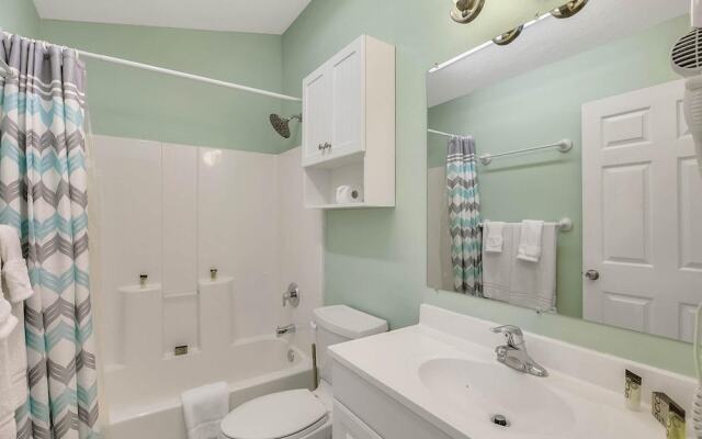 4BR Beach-Central Duplex by RedAwning