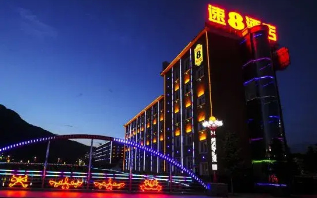 Super 8 Hotel Linjiang Yalujiang Pan