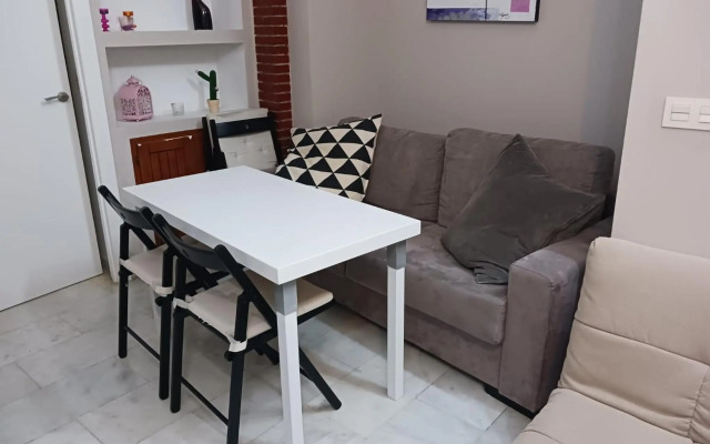 Las Columnas De Adriano. Calle Mármoles, 5