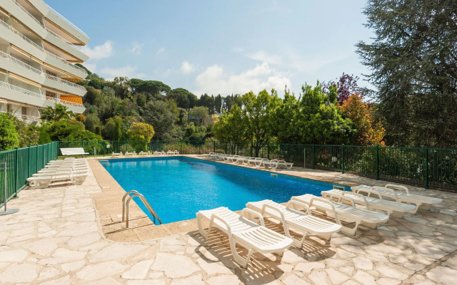 Scenic apartment in Cannes with private terrace