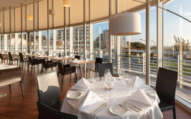 Eurostars Oasis Plaza Hotel