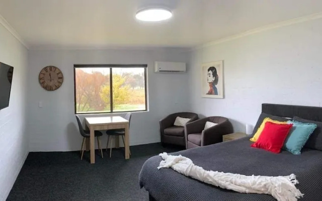 Colonial Inn Guest Rooms