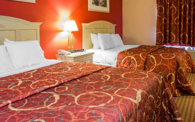 Econo Lodge Inn & Suites Walnut