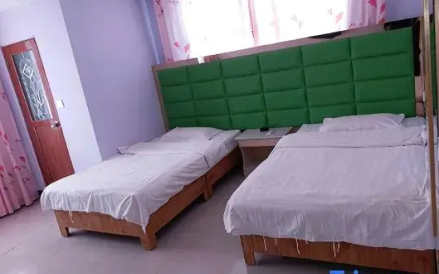 Xinzheng Huatai Express Hotel