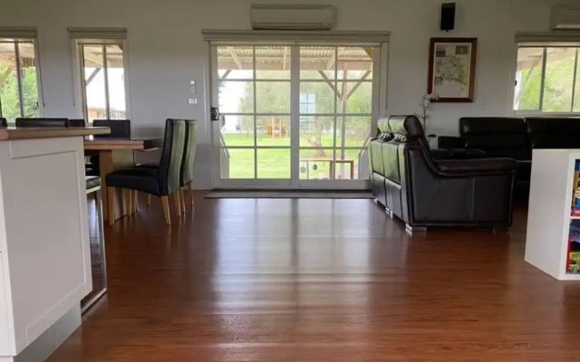 Killy Dora Beachside Escape Pet Wheelchair Friendly A Modern Coastal Retreat With Accessibility in Mind – Balcony – Kilcunda
