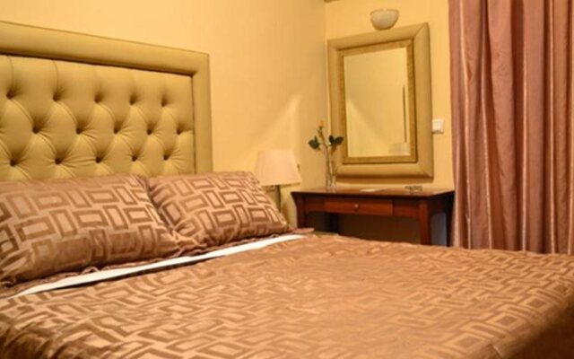 Hotel Queens Leriotis