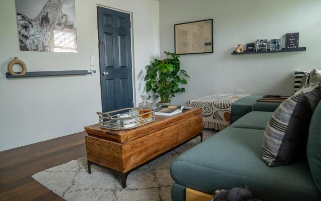 No 33 Stylish and Modern 1 Bed Apartment