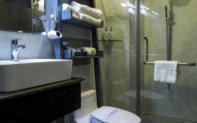 Urban Lodge Hotel - Hostel