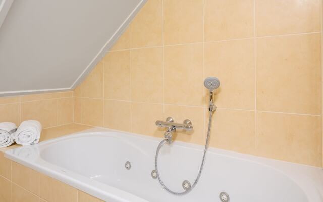 Luxurious Villa With Hot Tub and Sauna