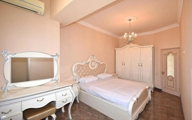 Teryan street, 4 bedrooms Luxury, Unique apartment TT888