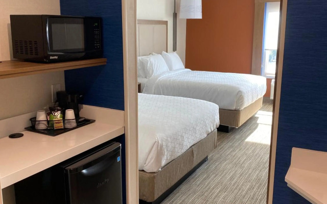 Holiday Inn Express & Suites Chatsworth by IHG