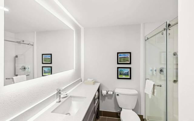 Comfort Inn & Suites Durham near Duke University