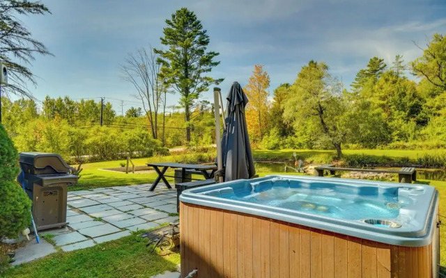 Stratton Shuttle Access! Vermont Mountain Hideaway