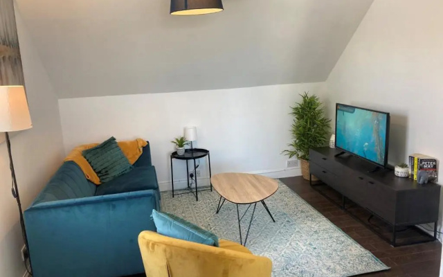 2 Bedroom Apartment, With Free Parking