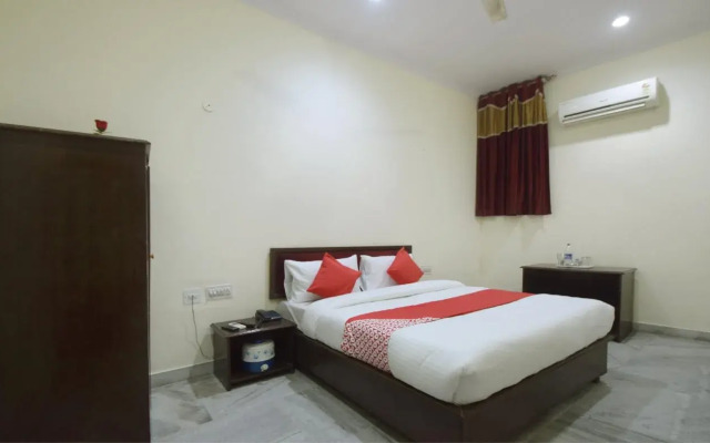 Hotel C-9 by OYO