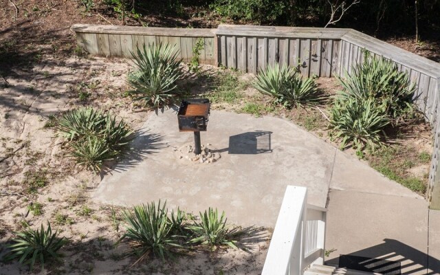 Spartina 3 Bedroom Cottage by RedAwning