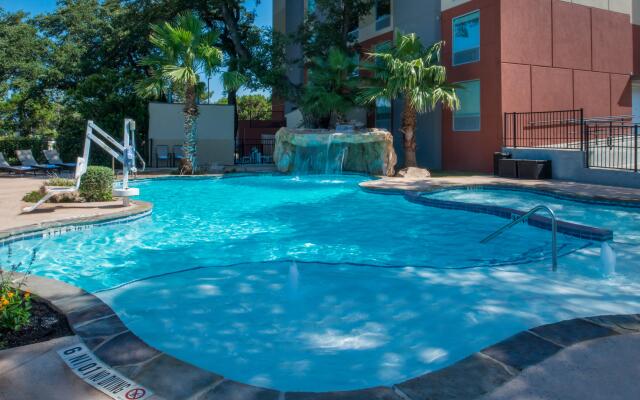 Holiday Inn Express & Suites San Antonio Medical-Six Flags, an IHG Hotel