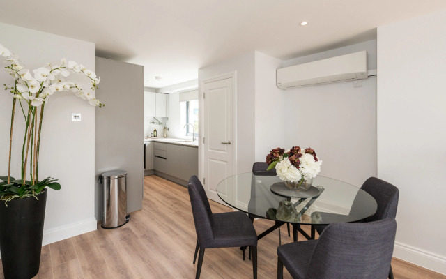The Carlyle - Elegant Serviced Apartments