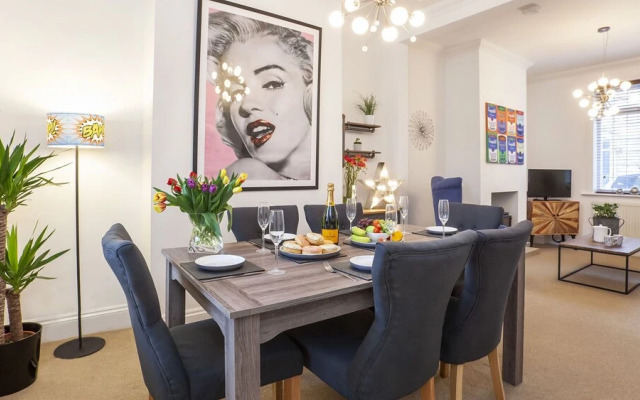 Riverside Walk House