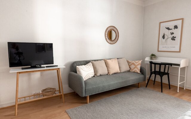 2ndhomes Spacious Studio in the Center